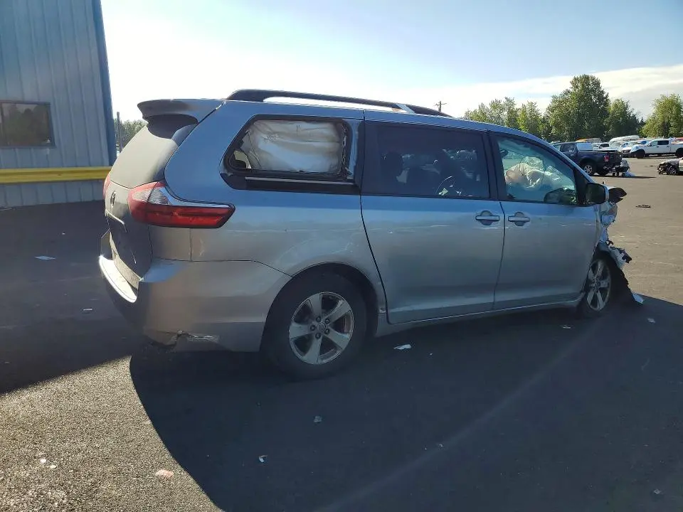 2015 TOYOTA SIENNA LE  