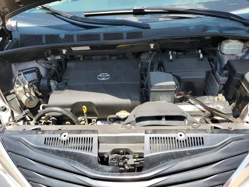 2011 TOYOTA SIENNA LE  