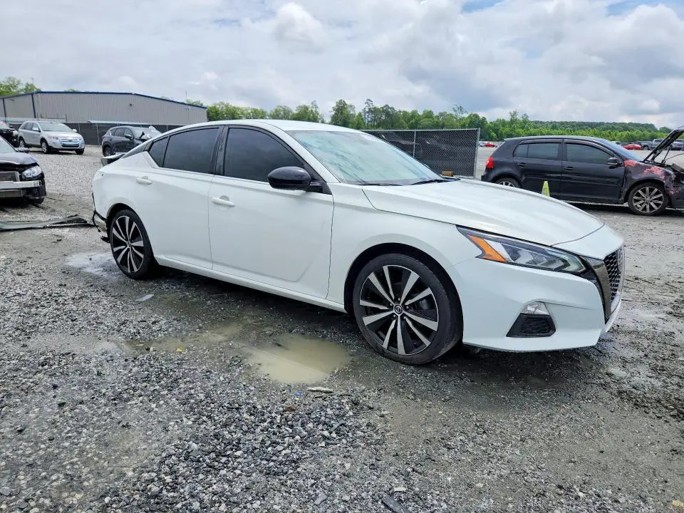2022 NISSAN ALTIMA SR  