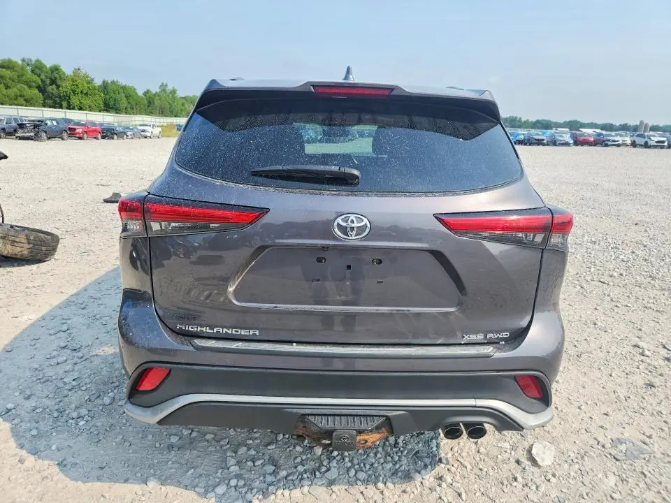 2021 TOYOTA HIGHLANDER XSE  