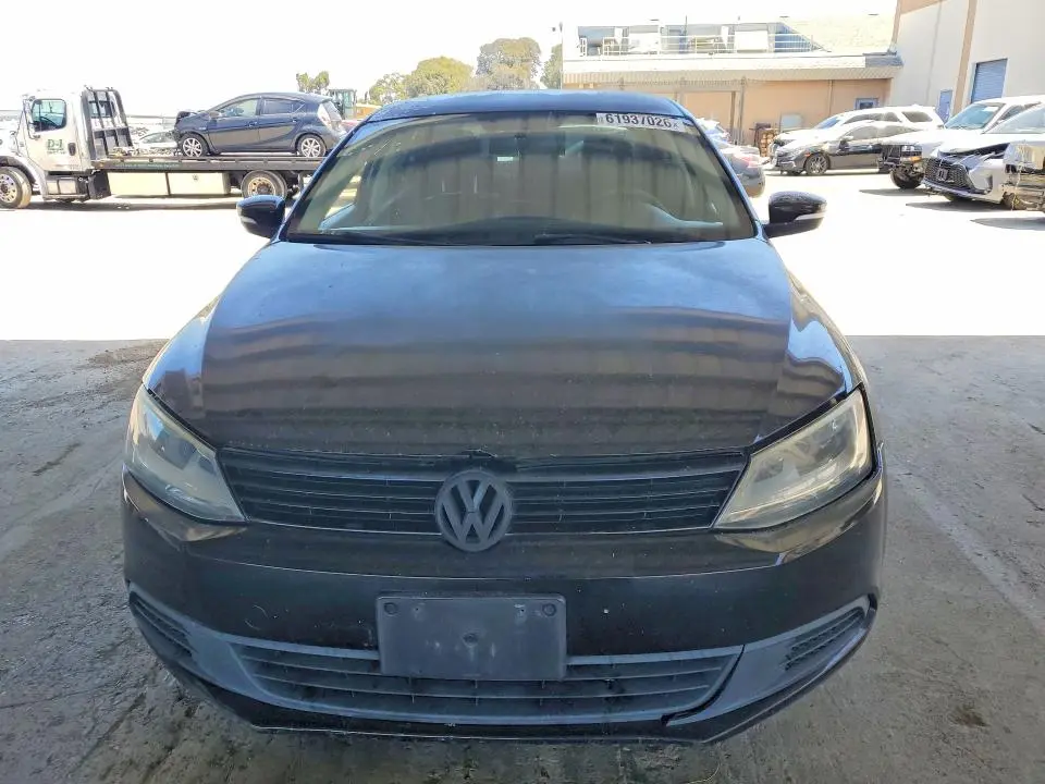 2011 VOLKSWAGEN JETTA SE  