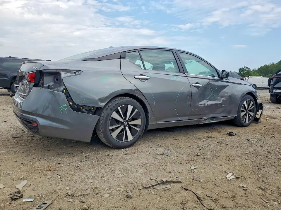 2022 NISSAN ALTIMA SV  
