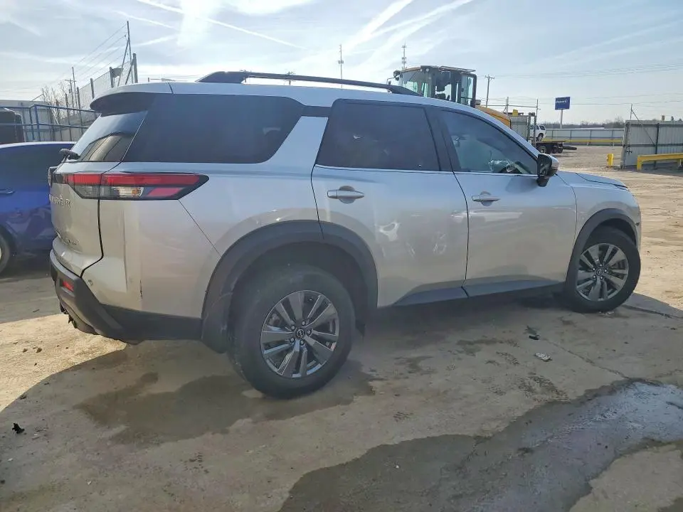 2024 NISSAN PATHFINDER SV  