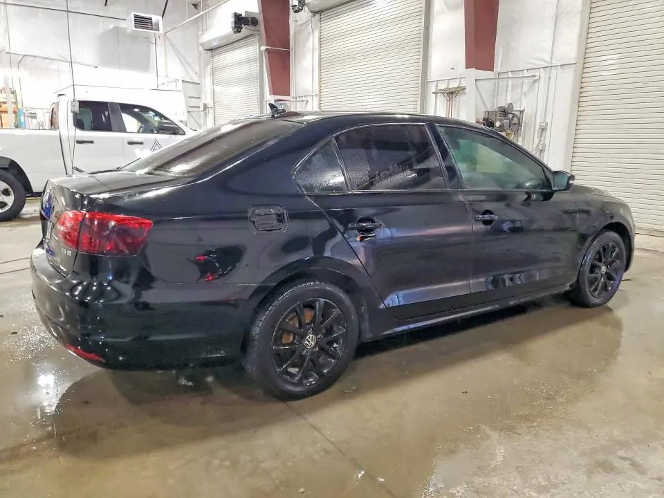 2012 VOLKSWAGEN JETTA SE  