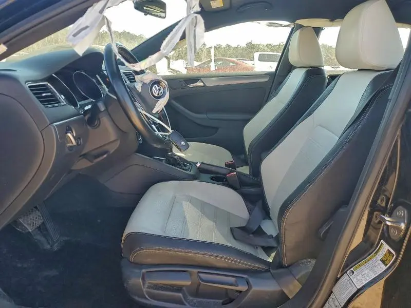 2016 VOLKSWAGEN JETTA SPORT  