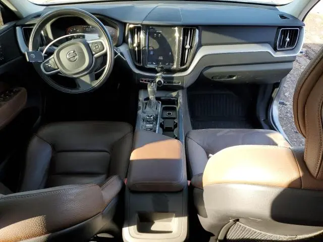 2020 VOLVO XC60 T5 MOMENTUM  