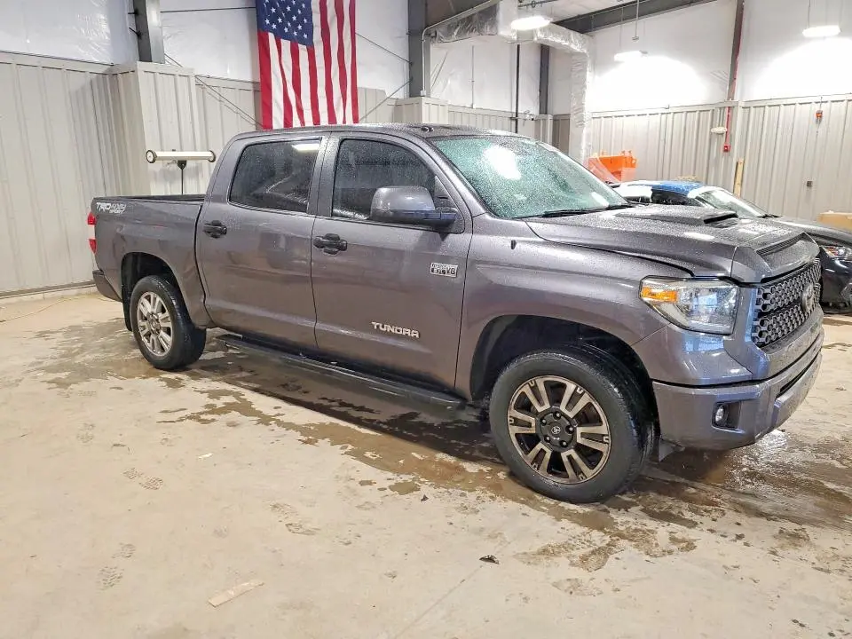 2018 TOYOTA TUNDRA CREWMAX SR5  