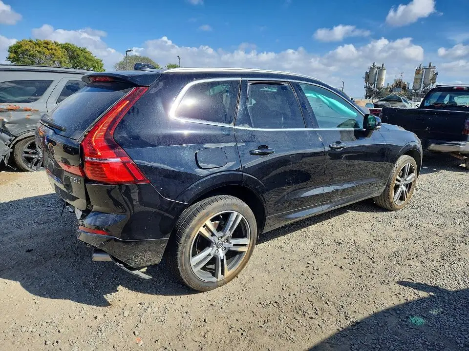 2021 VOLVO XC60 T5 MOMENTUM  