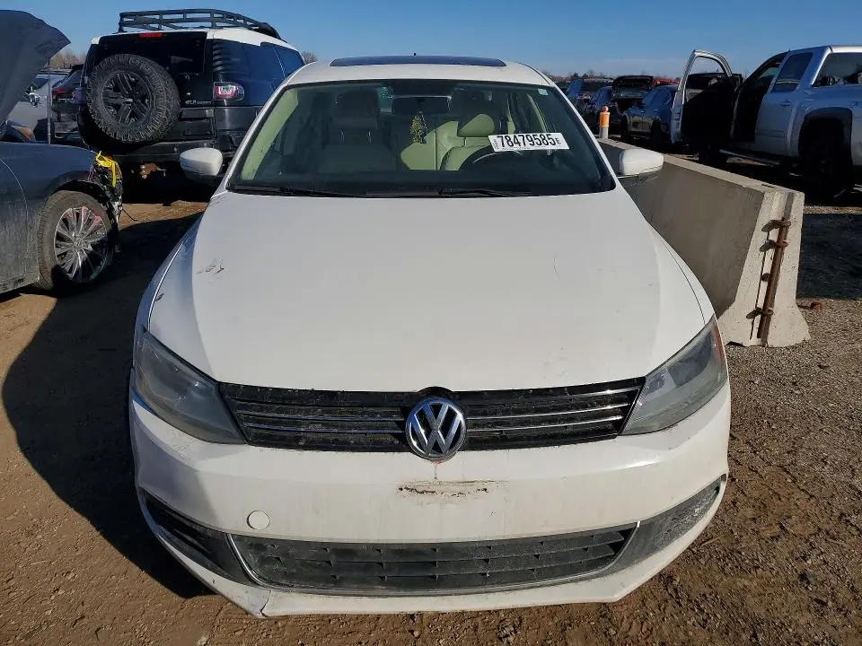 2013 VOLKSWAGEN JETTA SE  