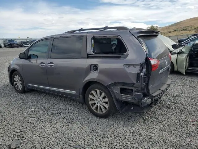 2017 TOYOTA SIENNA XLE  