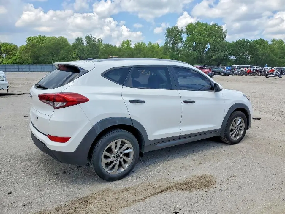 2016 HYUNDAI TUCSON SE  