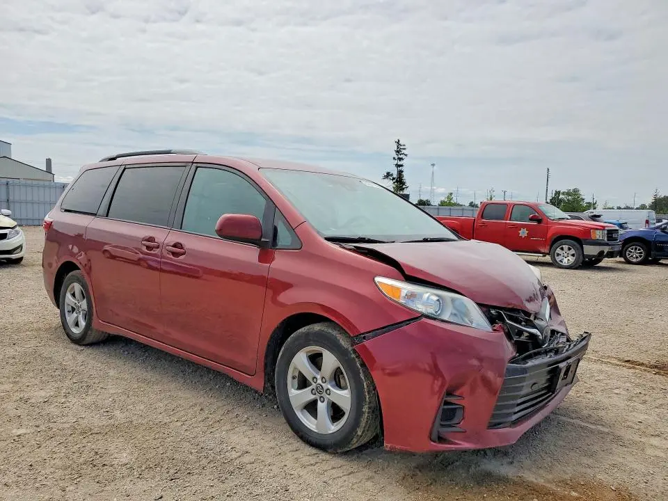 2019 TOYOTA SIENNA LE  
