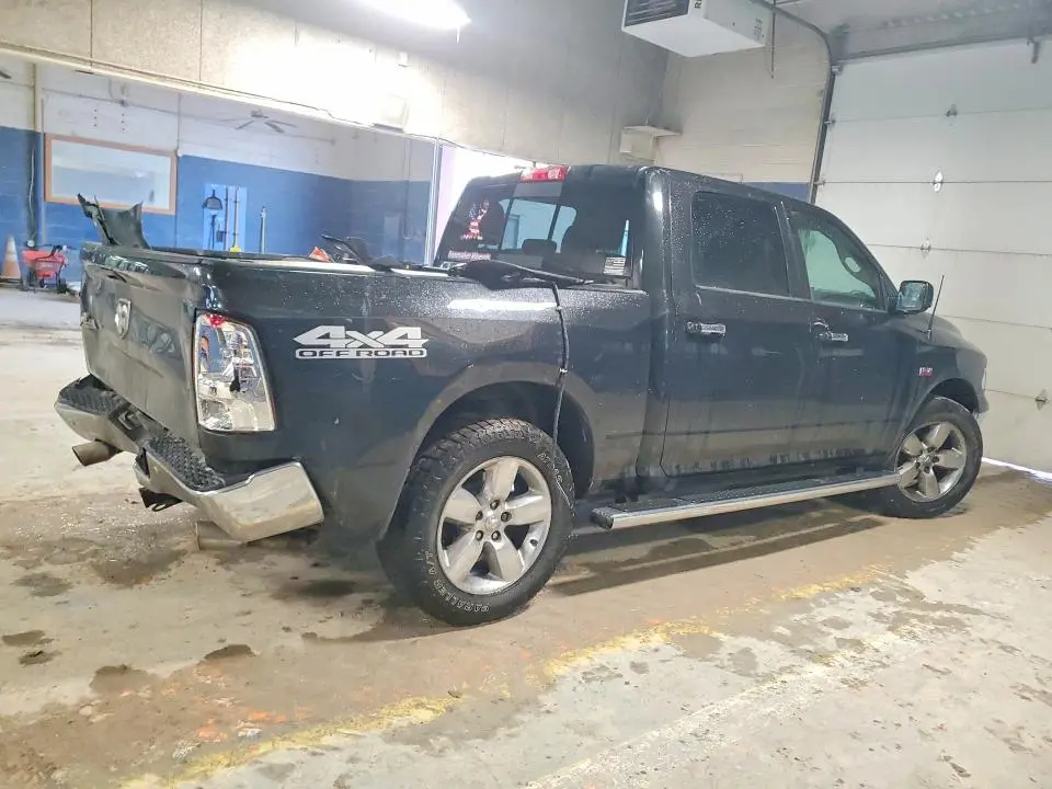 2016 RAM 1500 SLT  
