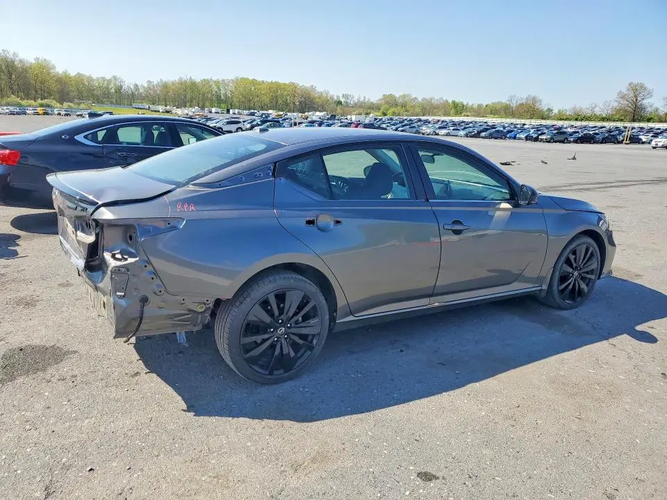 2022 NISSAN ALTIMA SR  