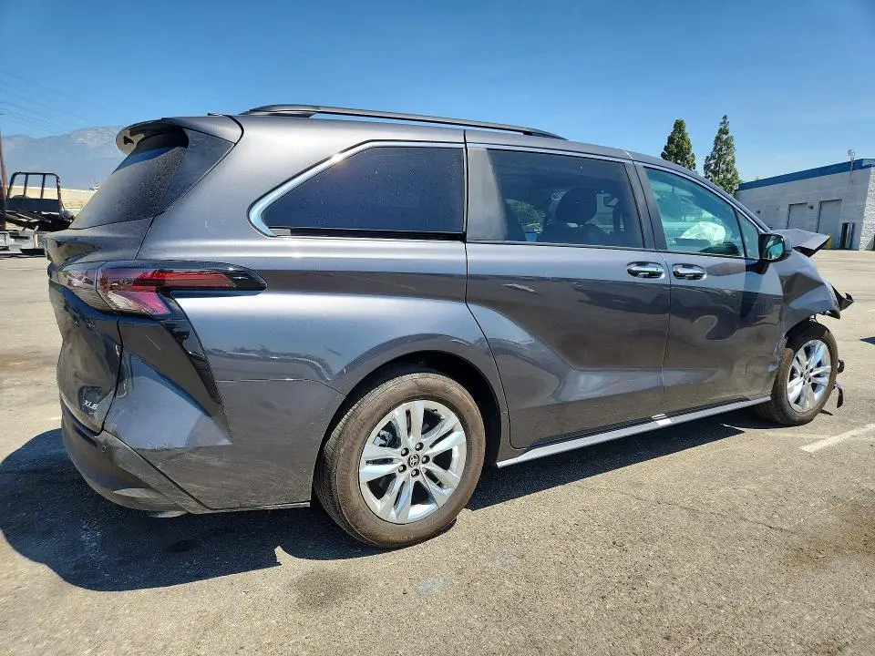 2025 TOYOTA SIENNA XLE 7-PASSENGER  