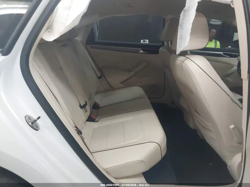 2017 VOLKSWAGEN PASSAT 1.8T R-LINE