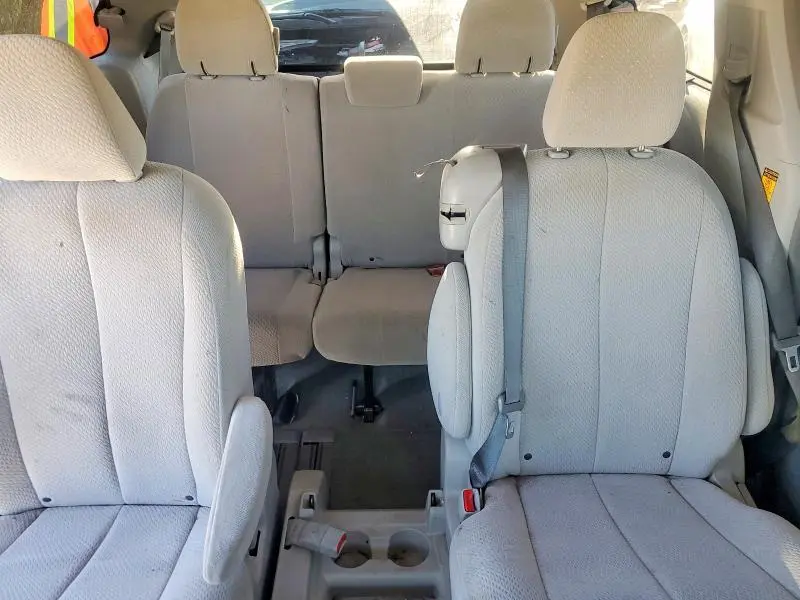 2014 TOYOTA SIENNA LE 8-PASSENGER  
