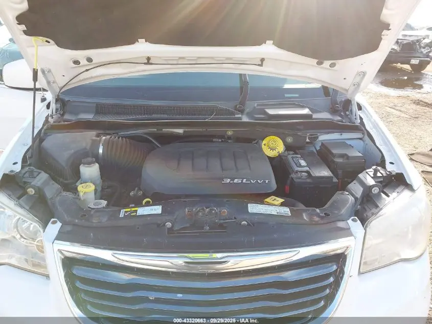 2013 CHRYSLER TOWN & COUNTRY S