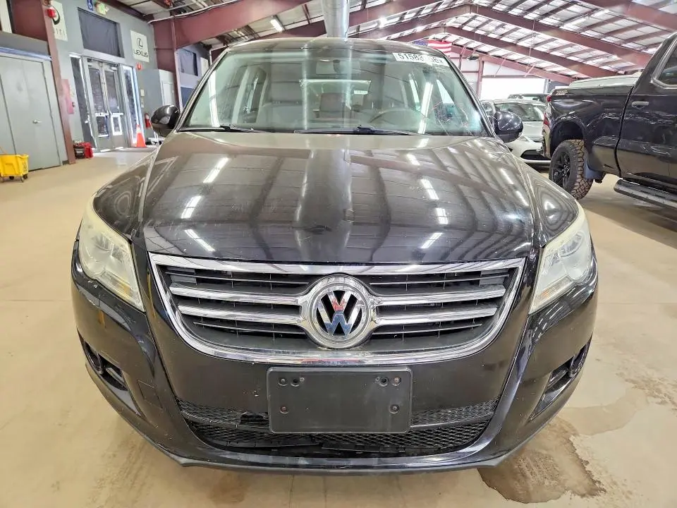 2010 VOLKSWAGEN TIGUAN SE  