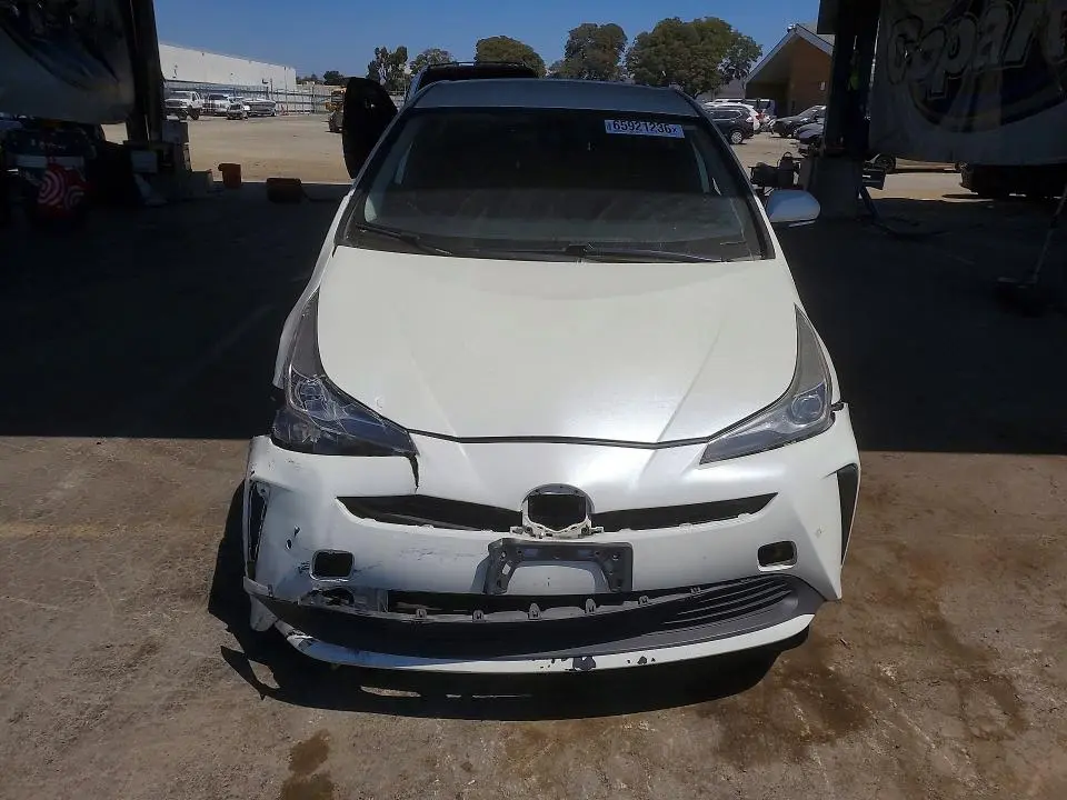 2019 TOYOTA PRIUS LE  