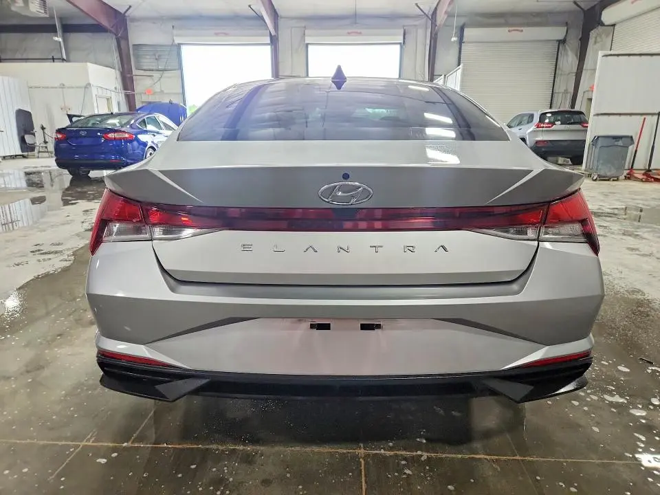2021 HYUNDAI ELANTRA SEL  
