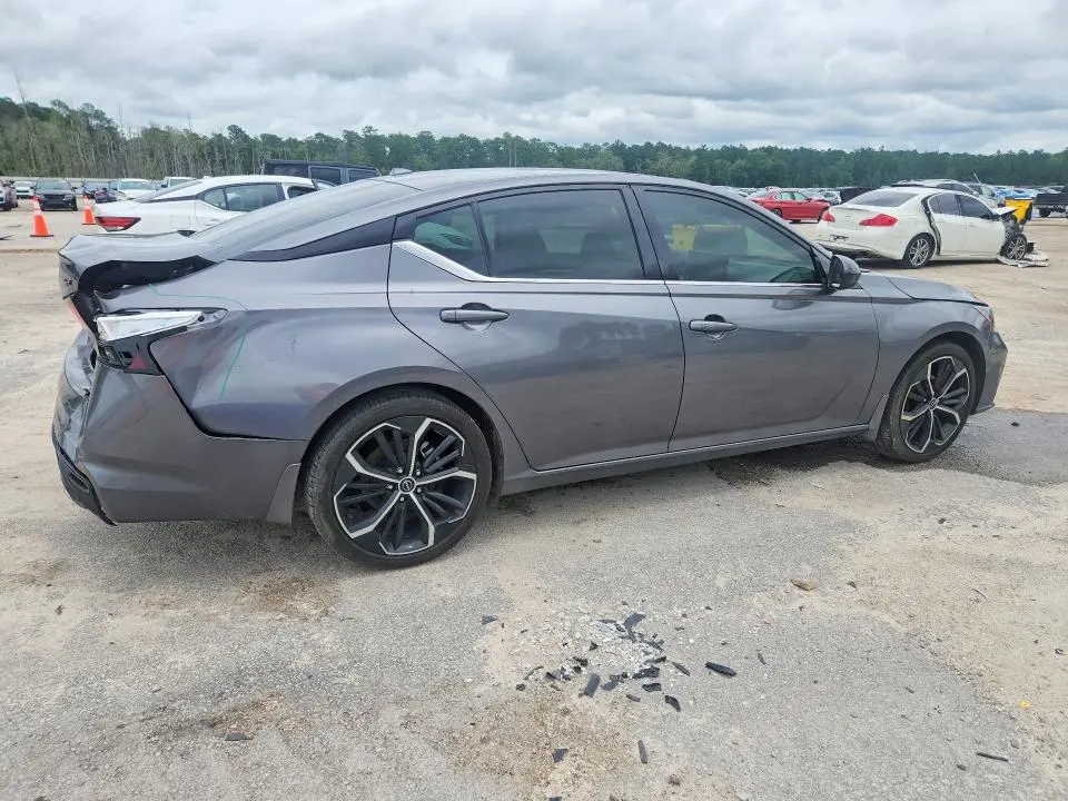 2024 NISSAN ALTIMA SR  