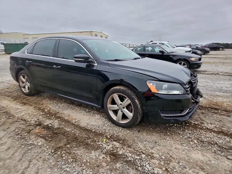 2013 VOLKSWAGEN PASSAT SE  