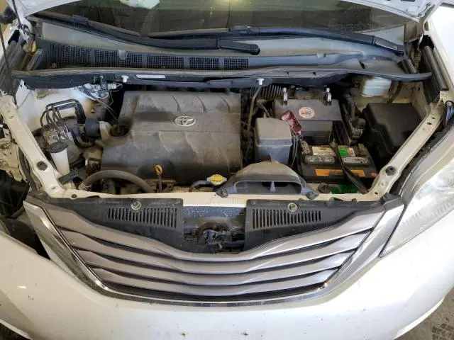 2015 TOYOTA SIENNA XLE  