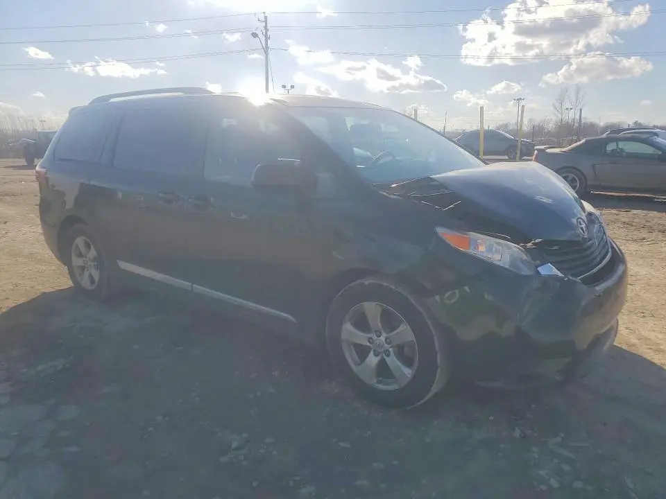 2015 TOYOTA SIENNA LE  