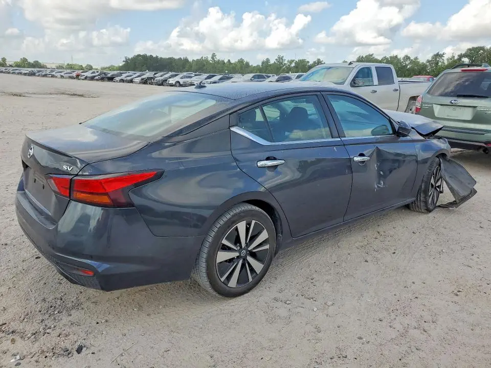 2022 NISSAN ALTIMA SV  