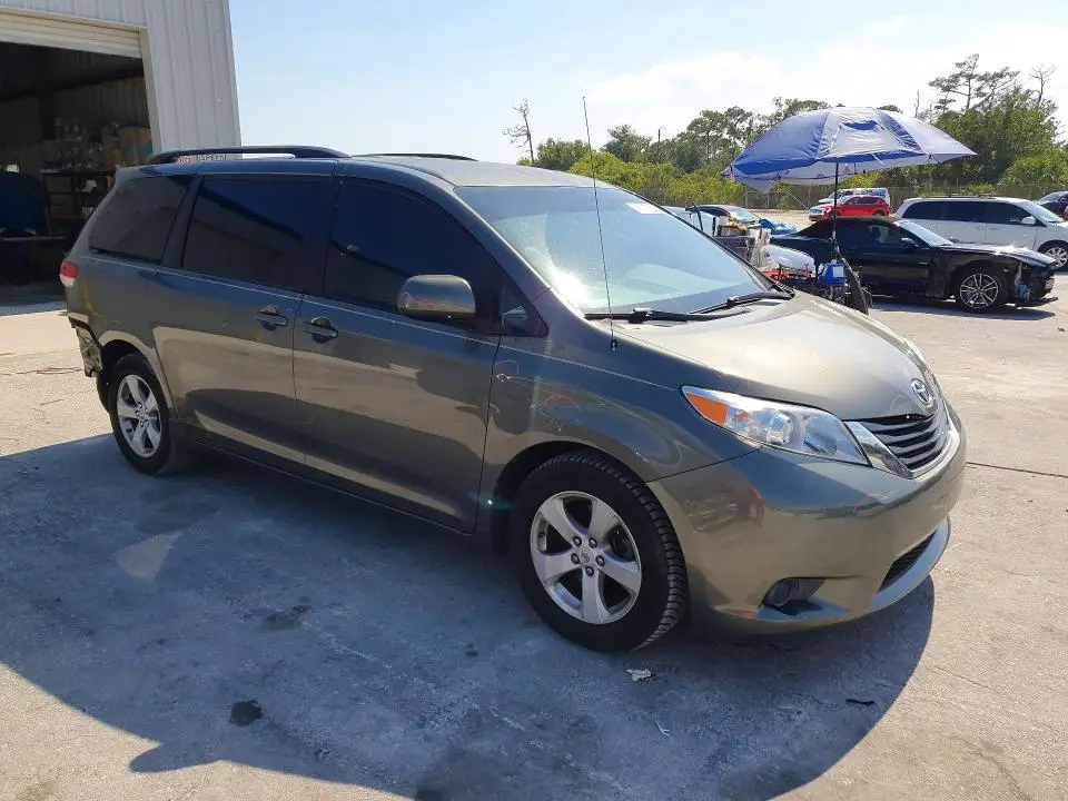 2011 TOYOTA SIENNA LE  