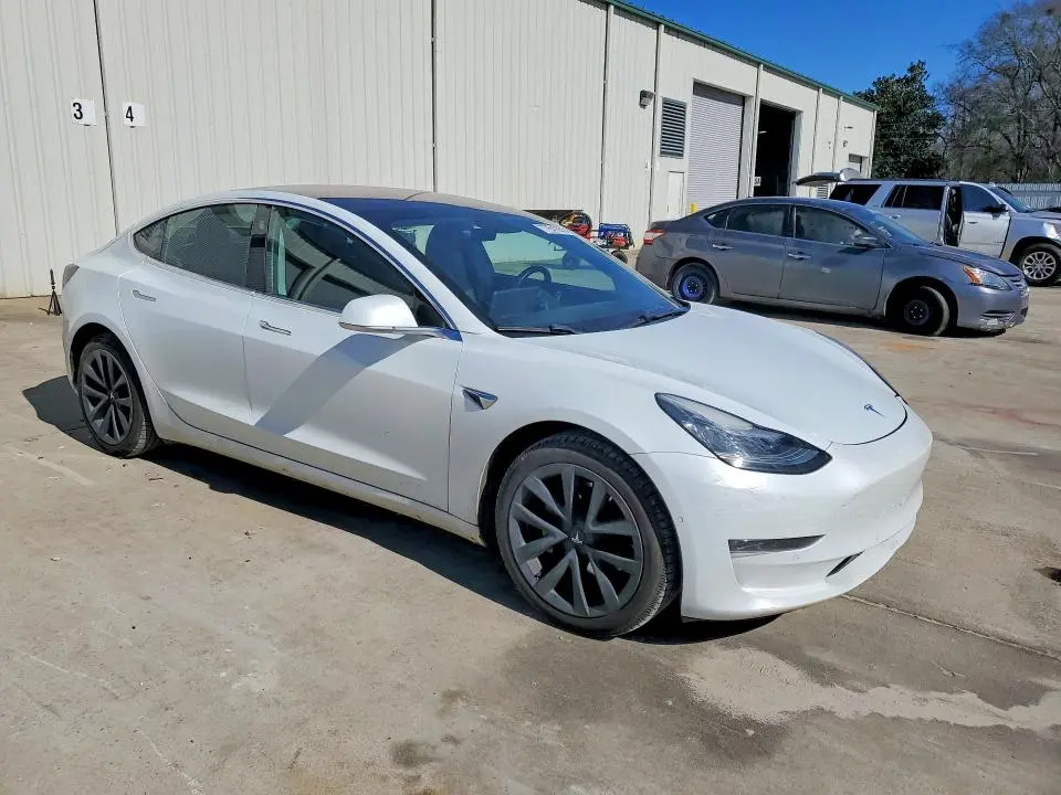 2018 TESLA MODEL 3   