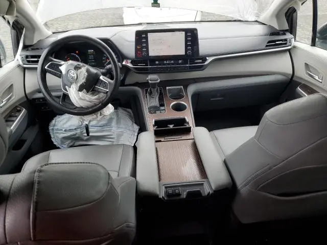 2021 TOYOTA SIENNA XLE