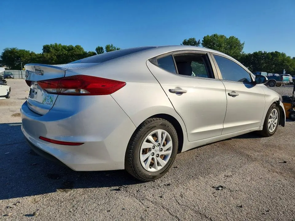 2018 HYUNDAI ELANTRA SE  