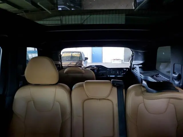 2017 VOLVO XC90 T6  