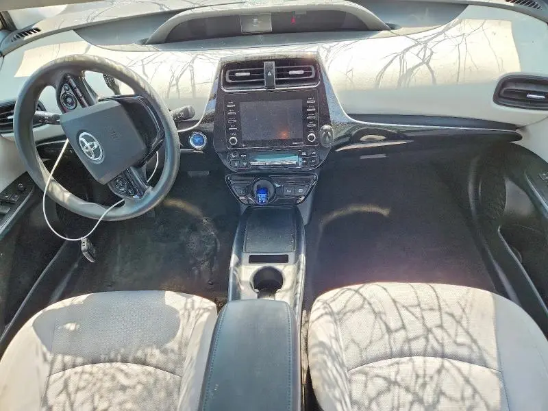 2021 TOYOTA PRIUS LE  