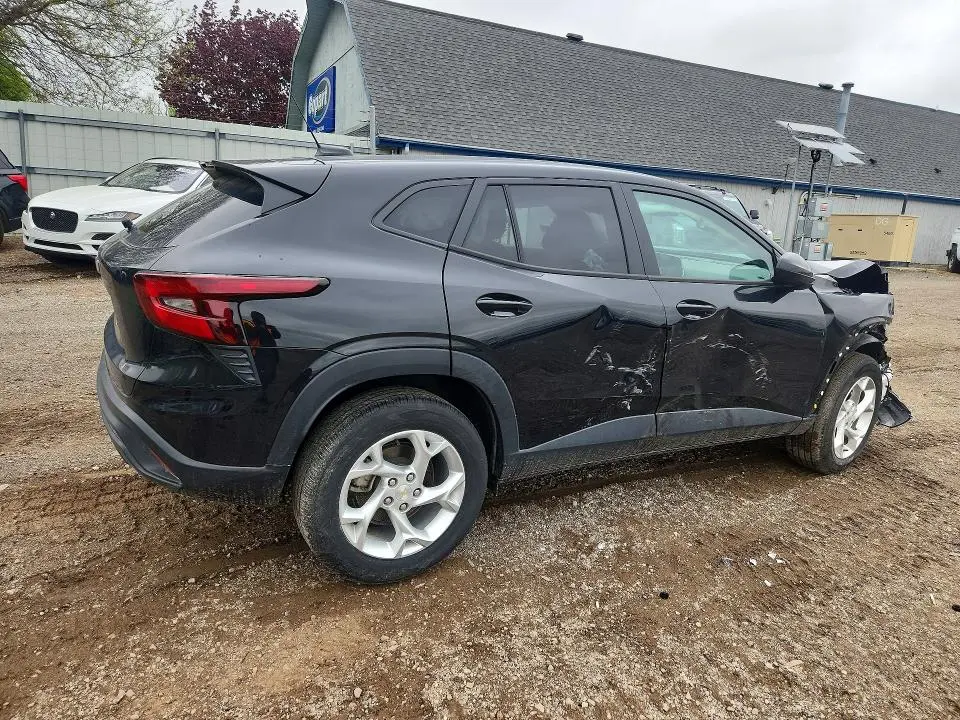 2024 CHEVROLET TRAX LS  