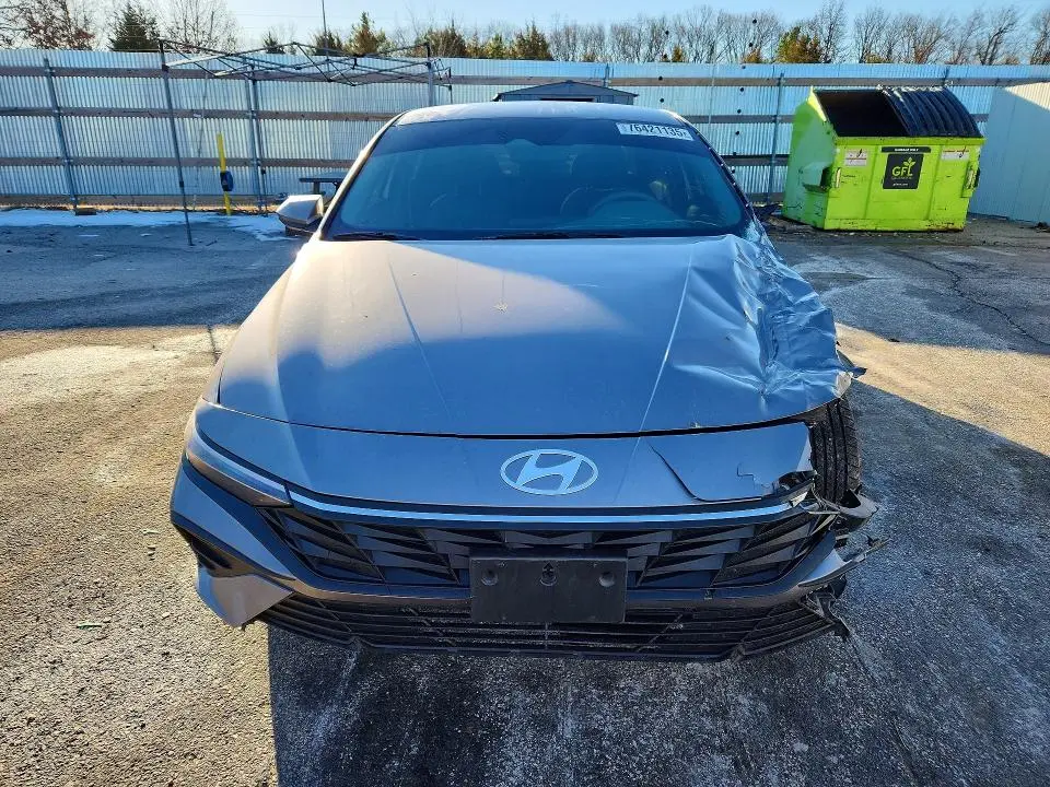 2024 HYUNDAI ELANTRA SE  