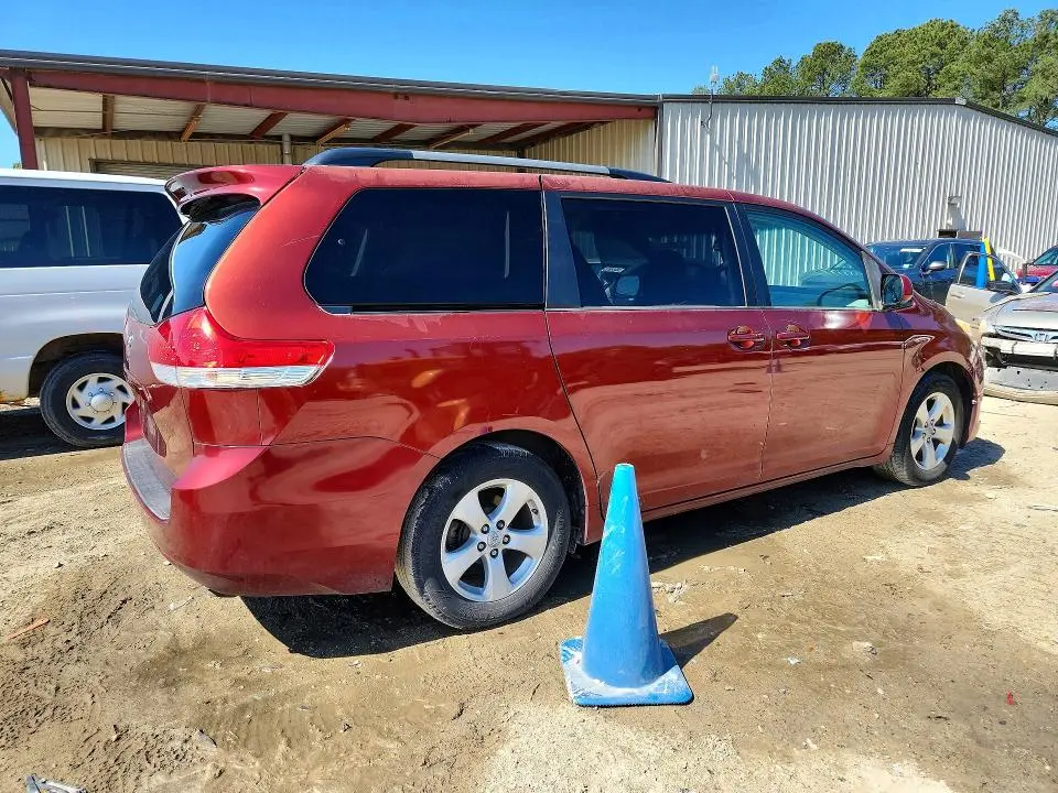 2011 TOYOTA SIENNA LE  