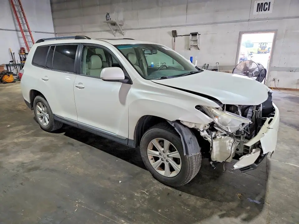 2012 TOYOTA HIGHLANDER SE  