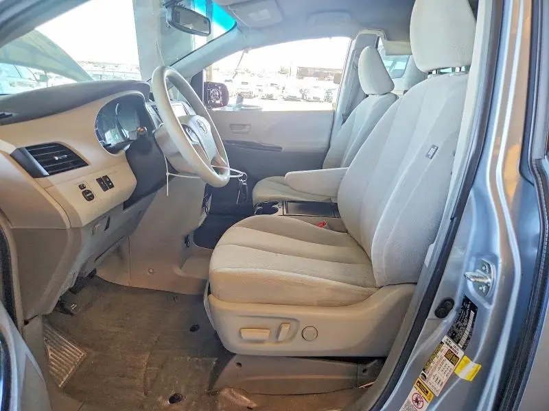 2014 TOYOTA SIENNA LE  