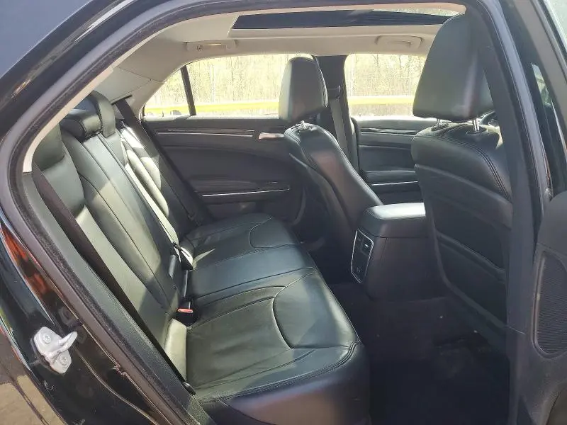 2016 CHRYSLER 300 LIMITED  