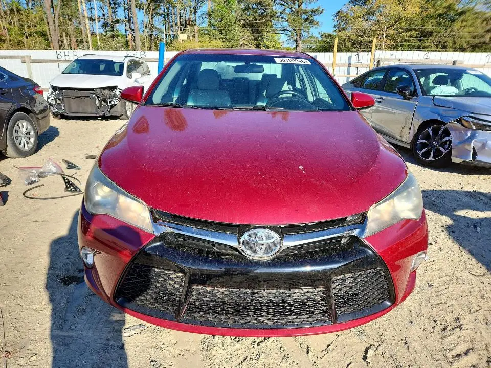 2015 TOYOTA CAMRY SE  