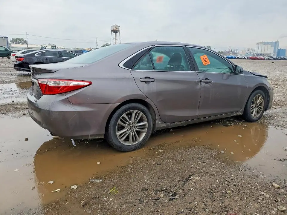 2015 TOYOTA CAMRY SE  