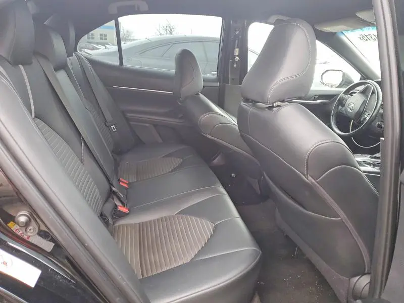 2018 TOYOTA CAMRY SE  
