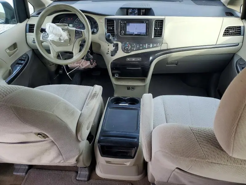 2013 TOYOTA SIENNA LE  