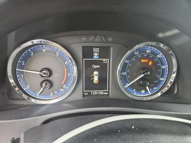 2018 TOYOTA COROLLA SE  