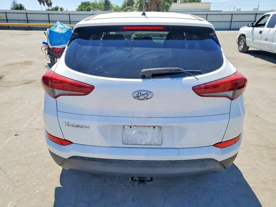 2018 HYUNDAI TUCSON SE  