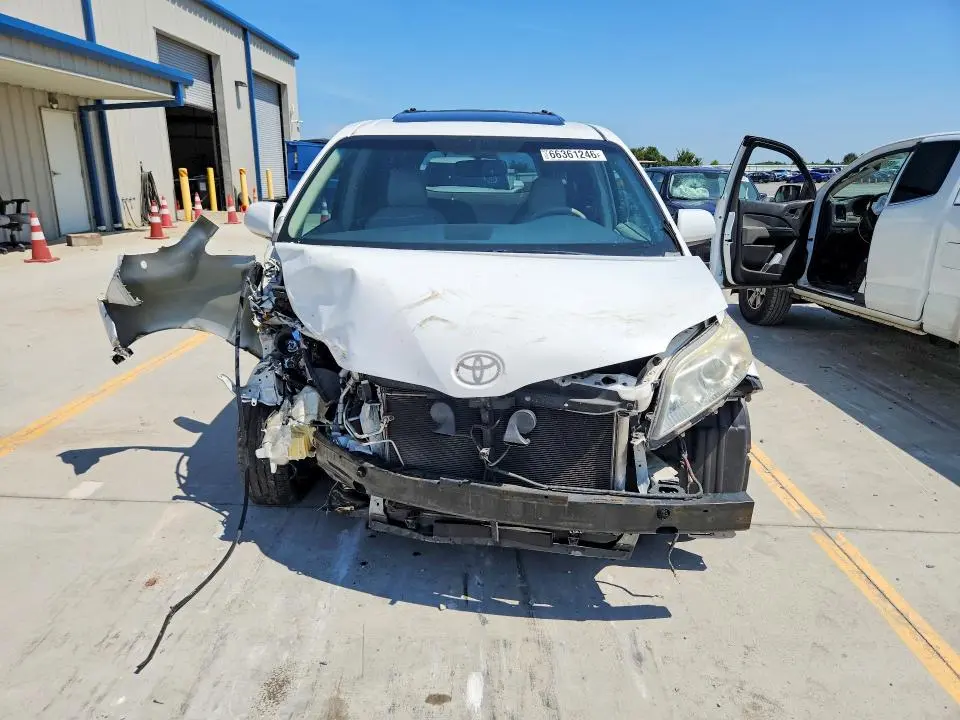 2011 TOYOTA SIENNA XLE 8-PASSENGER  