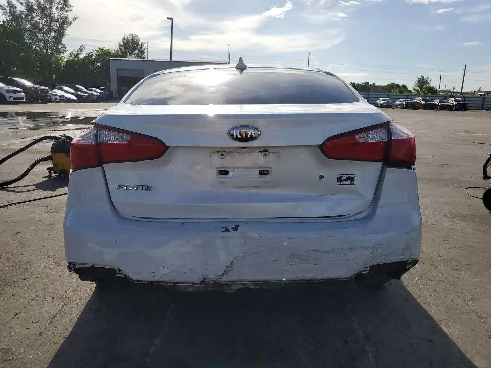 2014 KIA FORTE LX  